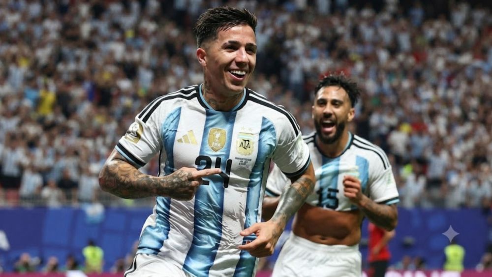 Tranh cãi nổ ra sau bàn thắng quyết định của Argentina vào lưới Ai Cập. Xem lại tình huống gây tranh cãi này ảnh hưởng thế nào đến kết quả trận đấu.