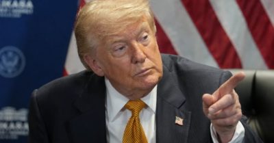 Ông Trump muốn tòa tối cao xem xét lại vụ quyền công dân