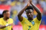 Vinicius xin lỗi người hâm mô, Brazil gục ngã và giấc mơ World Cup tan vỡ