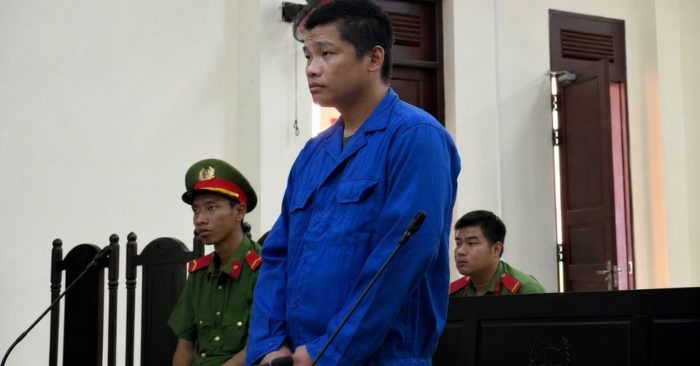 Cha hành hạ con 7 tuổi vì bán vé số không đủ tiền lĩnh 3 năm tù. Diễn biến vụ án và phán quyết của tòa gây nhiều chú ý.