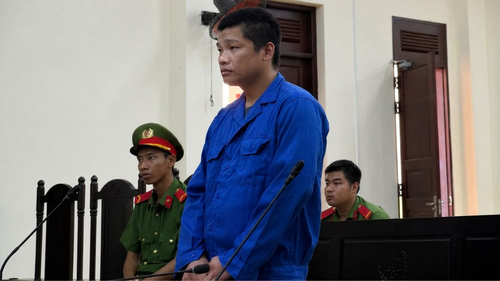 Cha hành hạ con 7 tuổi vì bán vé số không đủ tiền lĩnh 3 năm tù. Diễn biến vụ án và phán quyết của tòa gây nhiều chú ý.