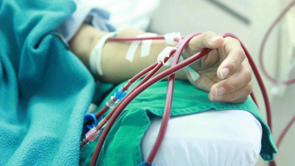 Ước mơ duy nhất của cô gái suy thận 22 tuổi khiến nhiều người xúc động. Câu chuyện về nghị lực và khát vọng được sống khỏe mạnh.