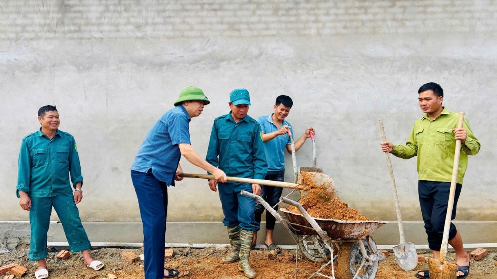 Bé gái khuyết tật mồ côi nhận được sự chung tay xây dựng nhà mới từ cộng đồng, mở ra hy vọng về cuộc sống ổn định hơn.