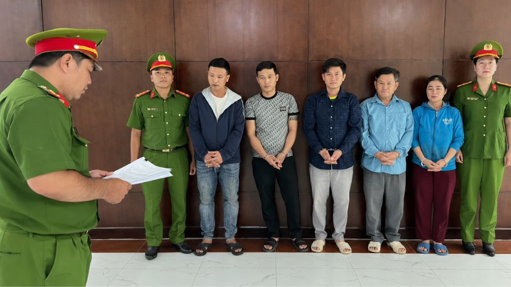 Triệt phá đường dây sản xuất bột ngọt, hạt nêm giả quy mô lớn, ngăn nguy cơ hàng giả len lỏi vào hàng chục nghìn bữa ăn.