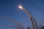 CENTCOM không kích đêm thứ sáu vào Iran, Trump dọa tấn công nhà máy điện và cầu đường