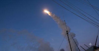 CENTCOM không kích đêm thứ sáu vào Iran, Trump dọa tấn công nhà máy điện và cầu đường