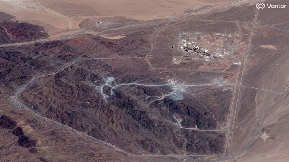 "Pháo đài hạt nhân" Pickaxe kiên cố nhất Iran lọt vào tầm ngắm tấn công của Tổng thống Mỹ Donald Trump. Click để xem ngay diễn biến chi tiết.