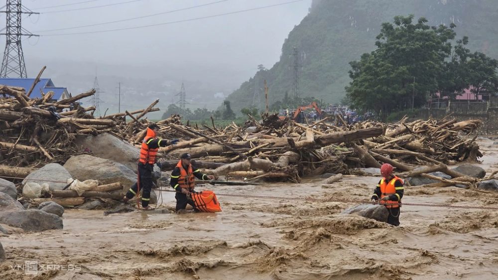 Miền Bắc tiếp tục mưa lớn, hàng trăm xã đối mặt nguy cơ sạt lở đất, lũ quét. Cập nhật diễn biến và cảnh báo mới nhất.