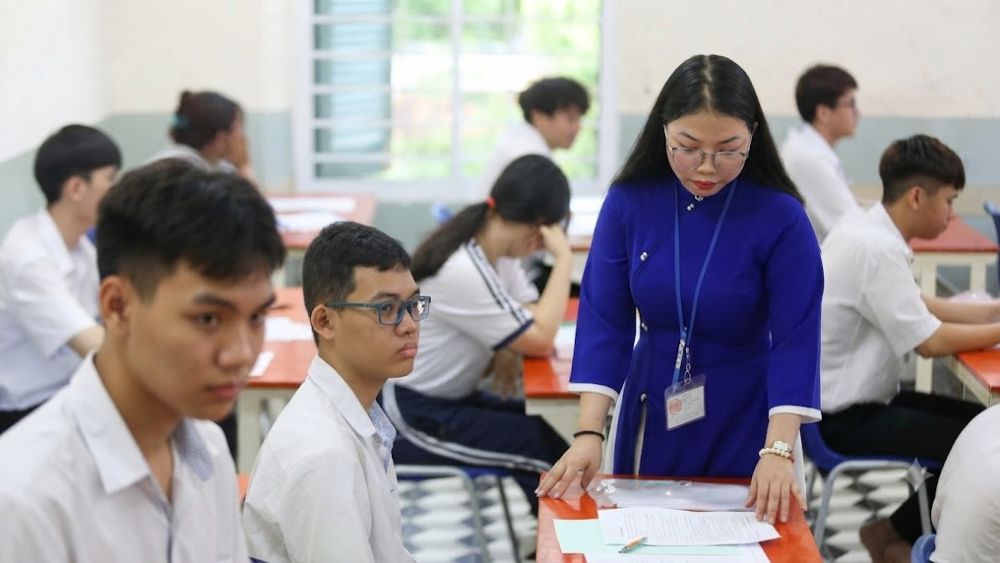 Chuyên gia phân tích lý do nên tách kỳ thi tốt nghiệp THPT và tuyển sinh đại học để đảm bảo tính phân hóa và công bằng. Đọc ngay để nắm bắt thông tin mới nhất.