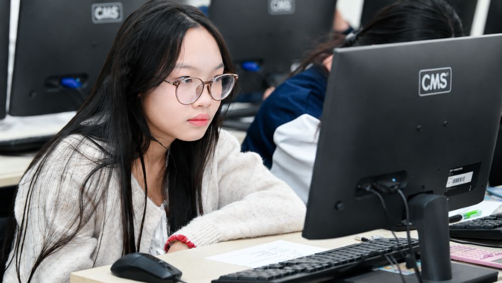 Đề xuất tách kỳ thi tốt nghiệp THPT và tuyển sinh đại học, giao các trường lớn tổ chức kỳ thi riêng nhằm nâng cao chất lượng tuyển sinh.