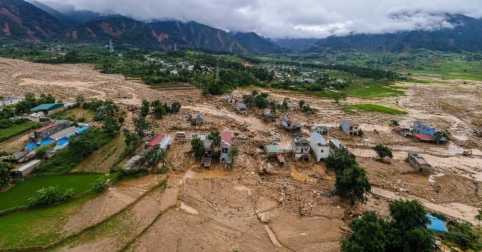 Mưa lớn kéo dài đến đêm 20/7, nguy cơ lũ quét và sạt lở đất gia tăng tại nhiều địa phương, người dân cần theo dõi cảnh báo mới nhất.