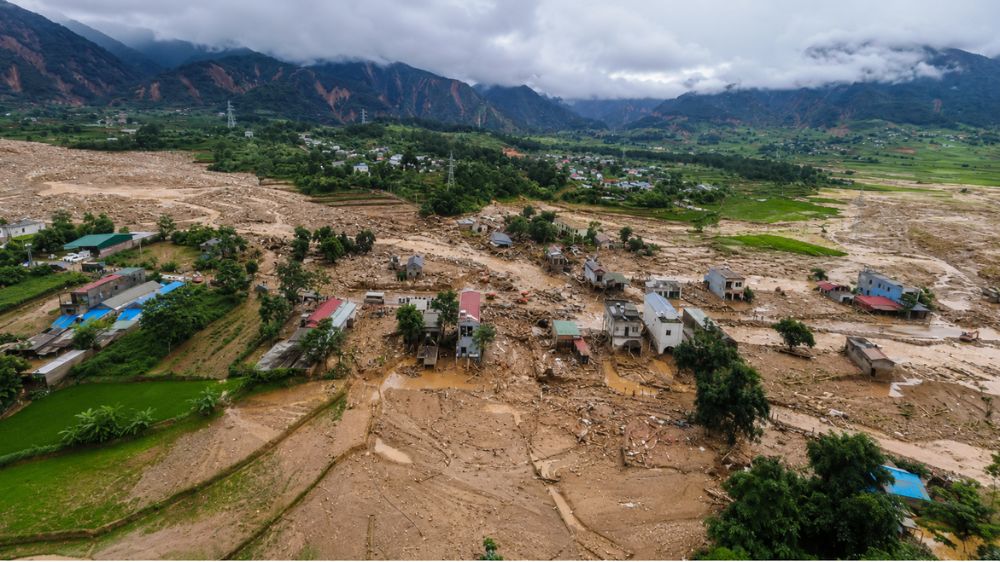 Mưa lớn kéo dài đến đêm 20/7, nguy cơ lũ quét và sạt lở đất gia tăng tại nhiều địa phương, người dân cần theo dõi cảnh báo mới nhất.