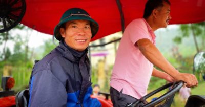 Người lái máy cày tự nguyện mở đường giữa tâm lũ quét Mường Than
