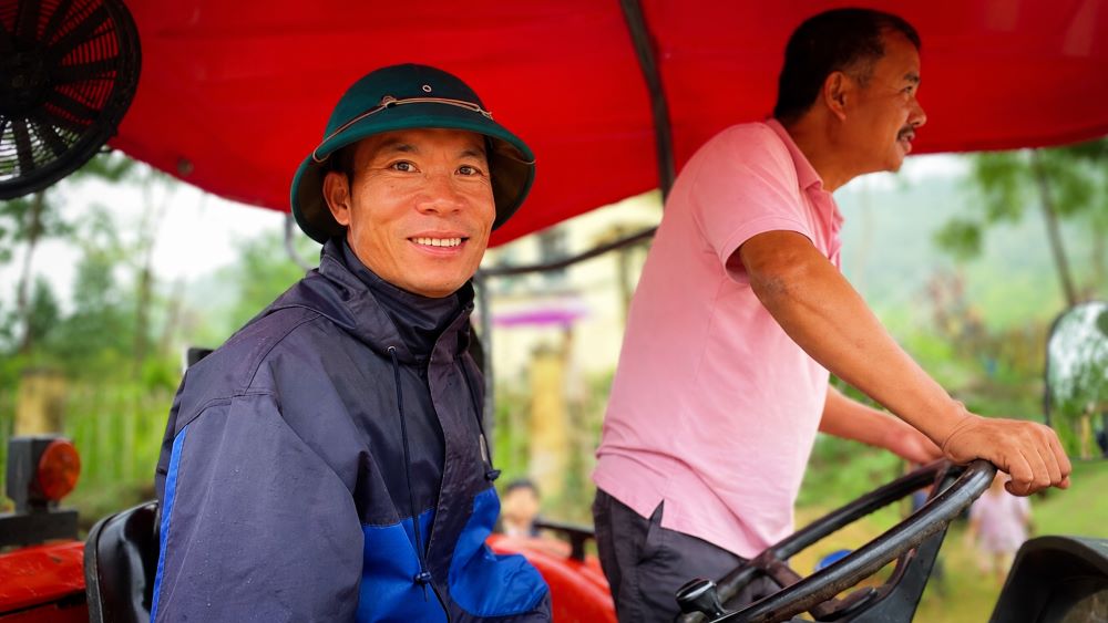 Hành động nghĩa hiệp của người lái máy cày Phan Văn Hoan hỗ trợ người dân khắc phục hậu quả lũ quét gây xúc động. Xem chi tiết.