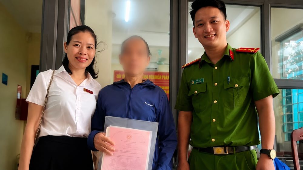 Ngăn chặn kịp thời vụ lừa đảo trên không gian mạng, giúp người phụ nữ tránh mất gần 100 triệu đồng. Xem thủ đoạn và cảnh báo mới nhất.