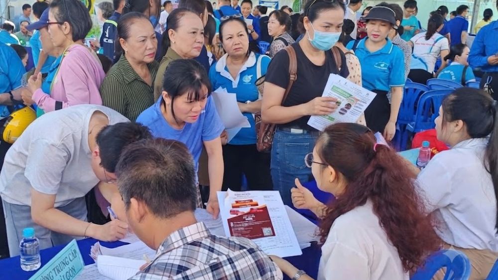 Nhu cầu tuyển dụng lớn tại các sàn việc làm TPHCM giúp lao động thất nghiệp dễ dàng kết nối và nhanh chóng tìm được công việc phù hợp với chuyên môn.