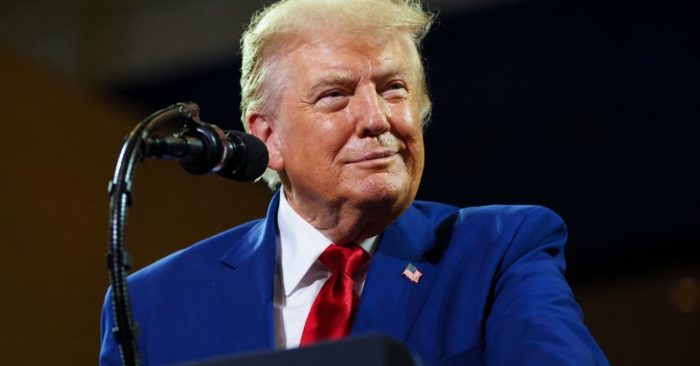 Ông Trump cân nhắc tập kích quy mô lớn chưa từng thấy vào Iran, trong bối cảnh căng thẳng Trung Đông tiếp tục leo thang.