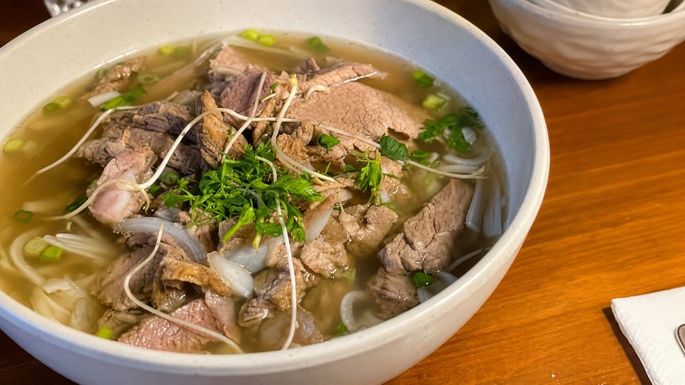 Bánh phở khô từ TP.HCM góp phần giữ hương vị Việt tại quán ăn của cô gái Việt dưới chân Himalaya. Khám phá câu chuyện đặc biệt này.