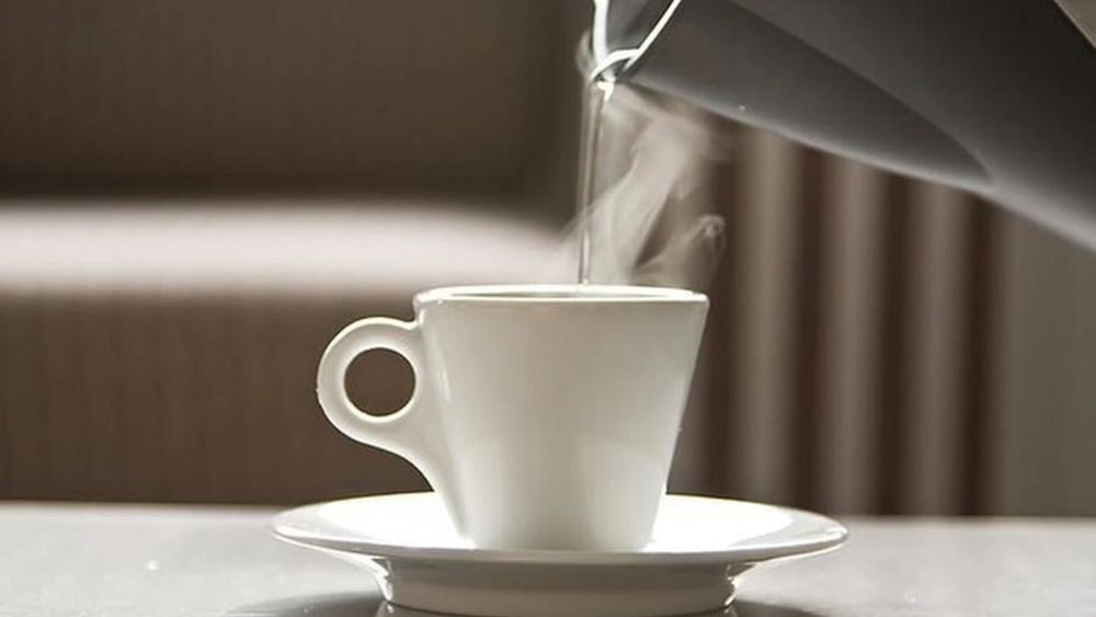 Ung thư dạ dày ở cô gái 20 tuổi gióng lên cảnh báo về thói quen uống nước quá nóng kéo dài và nguy cơ tổn thương niêm mạc dạ dày.