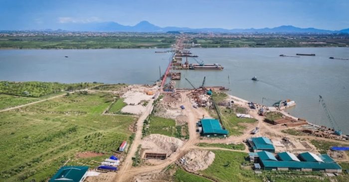 Cập nhật tiến độ thi công 7 cây cầu vượt sông Hồng tại Hà Nội. Các nhà thầu đồng loạt tăng tốc, quyết tâm đưa dự án về đích vào năm 2027.