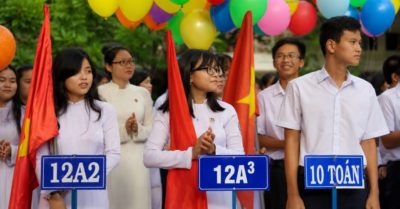 Đồng phục học sinh thay đổi mỗi năm, phụ huynh gánh chi phí không nhỏ