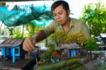 Từ carton và que gỗ, vợ chồng Cà Mau dựng lại mái nhà miền Tây
