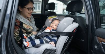 Tháng 8/2026: Phạt cảnh cáo ô tô không có ghế trẻ em, chủ tịch xã được phạt đất đai đến 250 triệu đồng