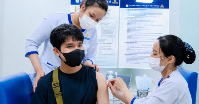 Ung thư hầu họng ở nam giới có liên quan đến HPV. Tiêm vaccine là biện pháp giúp giảm nguy cơ mắc các bệnh do virus HPV gây ra.