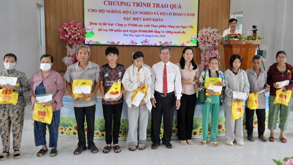 Ông Ba Bé dành hàng chục tỷ đồng hỗ trợ người nghèo bằng mô hình muối sấy, lan tỏa tinh thần thiện nguyện và phát triển cộng đồng.