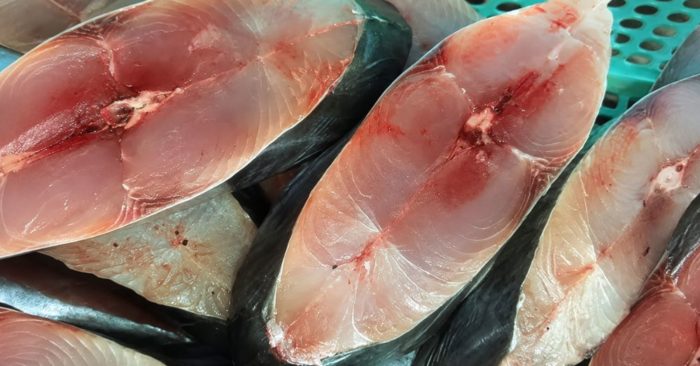 5 loại cá giá rẻ như cá cơm, cá thu, cá rô phi, cá chép, cá nục giàu protein và nhiều dưỡng chất, dễ tìm mua.