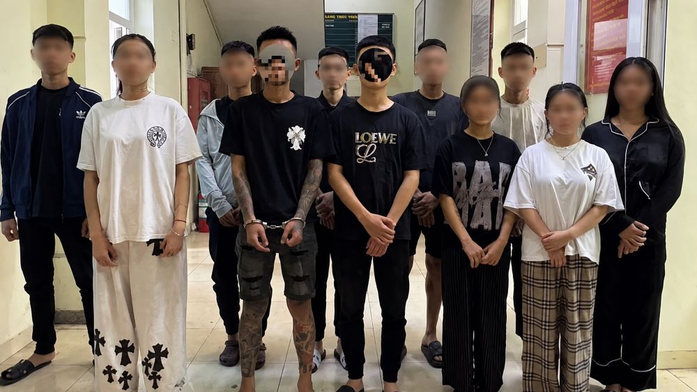 Khởi tố vụ hai nhóm đuổi chém nhau ở Hà Nội, làm rõ 14 đối tượng liên quan. Diễn biến vụ án đang được điều tra.
