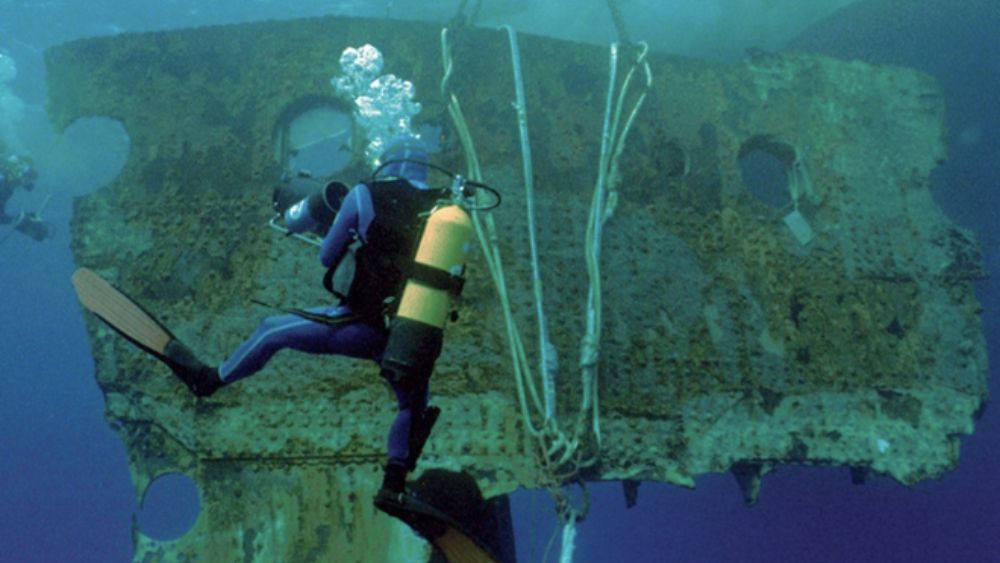 Vì sao xác tàu Titanic vẫn chưa được trục vớt? Những rào cản về độ sâu, kết cấu và chi phí khiến con tàu huyền thoại tiếp tục nằm dưới đáy biển.