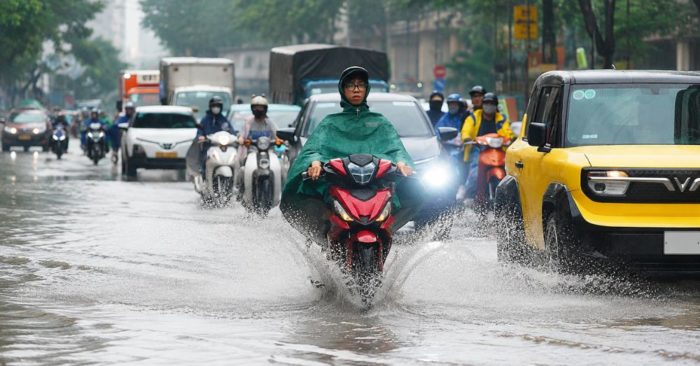 Miền Bắc bước vào đợt mưa rất lớn từ chiều 4/8, nguy cơ ngập úng, lũ quét và sạt lở. Cập nhật diễn biến thời tiết mới nhất.