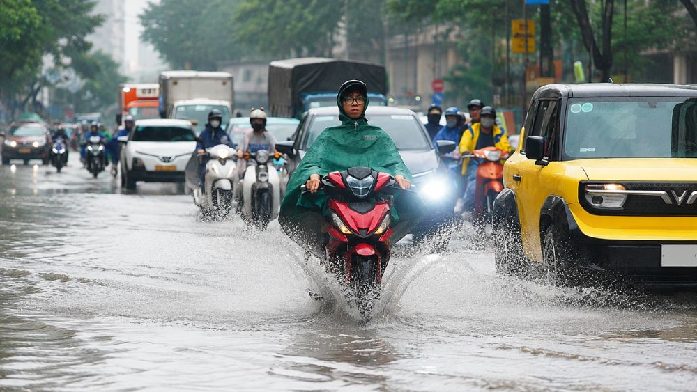 Miền Bắc bước vào đợt mưa rất lớn từ chiều 4/8, nguy cơ ngập úng, lũ quét và sạt lở. Cập nhật diễn biến thời tiết mới nhất.