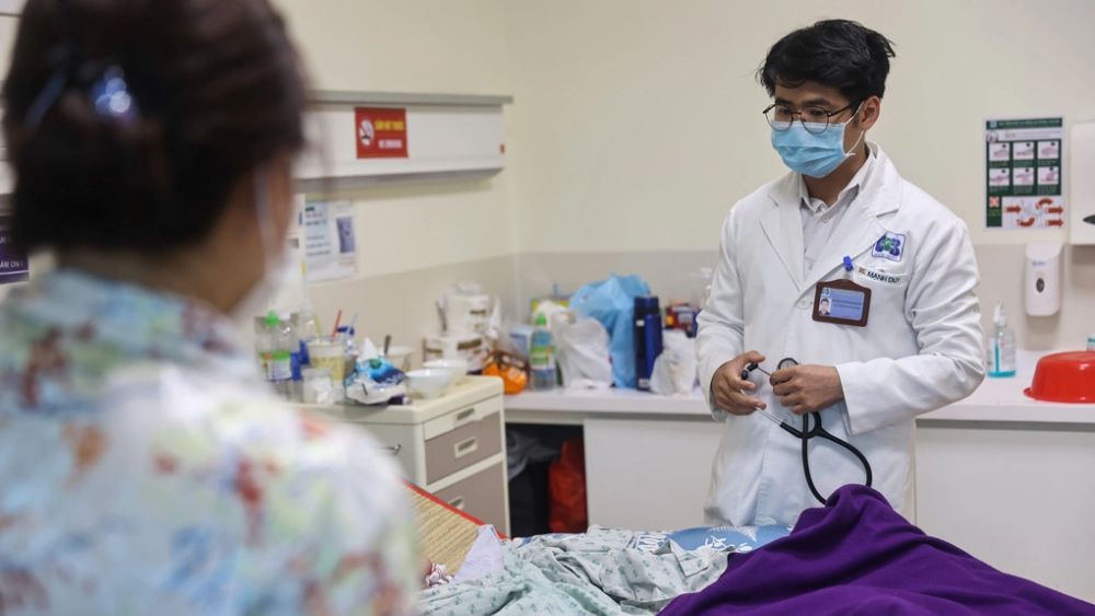 Thuốc ung thư ngày càng đắt, nhiều loại có giá đến hàng tỷ đồng, tạo áp lực lớn cho người bệnh và hệ thống y tế. Tìm hiểu nguyên nhân.