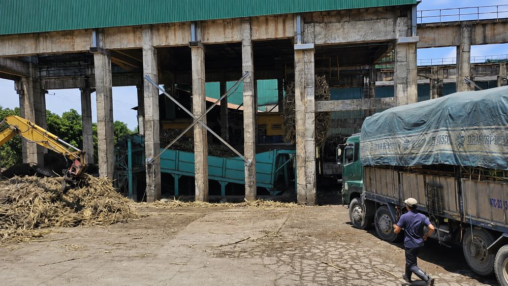 Mía đường 333 bị phạt 1,5 tỷ đồng vì xả khí thải vượt quy chuẩn; lò hơi số 2 không được vận hành trong 6 tháng.