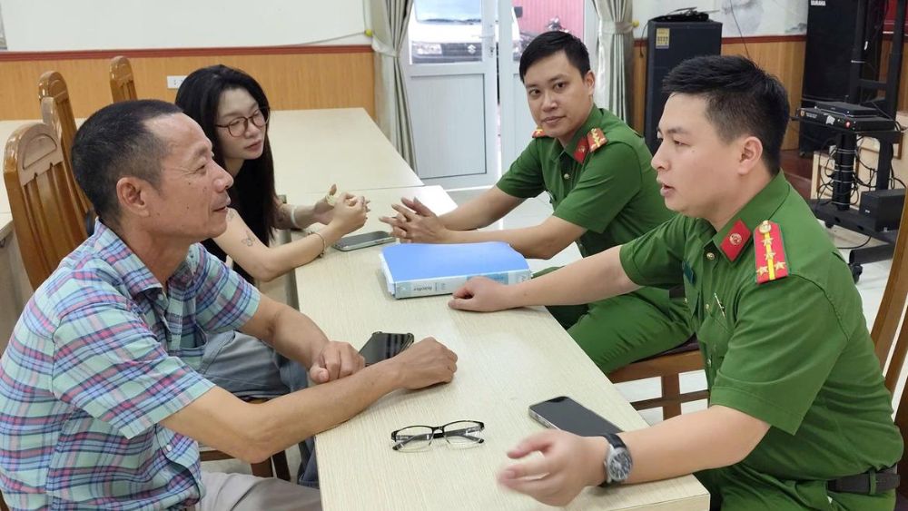 Người đàn ông Hải Phòng tỉnh táo thoát bẫy lừa đảo mạo danh công an, kịp thời trình báo cơ quan chức năng. Xem chiêu trò mới nhất.
