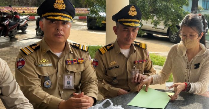 Đào Thị Trang, nghi phạm bị truy nã về tội lừa đảo chiếm đoạt tài sản, bị bắt tại Campuchia sau 4 năm lẩn trốn.