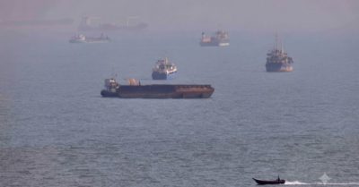 Iran thêm điều kiện, Hormuz vẫn chưa có lối mở