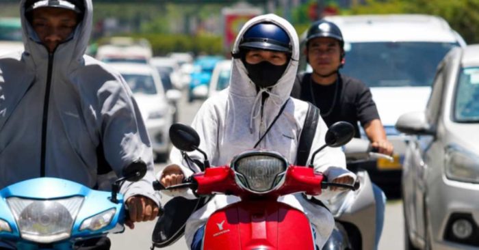 Nắng nóng gay gắt bao trùm miền Bắc, có nơi 39,9 độ C