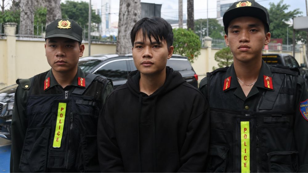 Lê Tuấn Phong bị cáo buộc tổ chức đòi nợ bằng nhiều thủ đoạn gây sức ép, trong đó có vụ bác sĩ phải bỏ 40 triệu đồng trả thay.