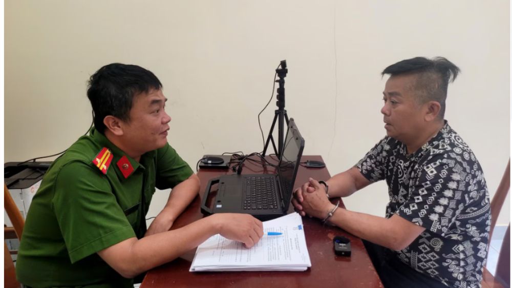 Vụ đòi nợ gây áp lực tại bệnh viện khiến bác sĩ phải bỏ tiền túi trả thay đang gây xôn xao dư luận. Cơ quan công an vào cuộc điều tra.