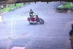 Bệnh nhân tâm thần trốn viện, xông vào nhà dân cướp xe máy