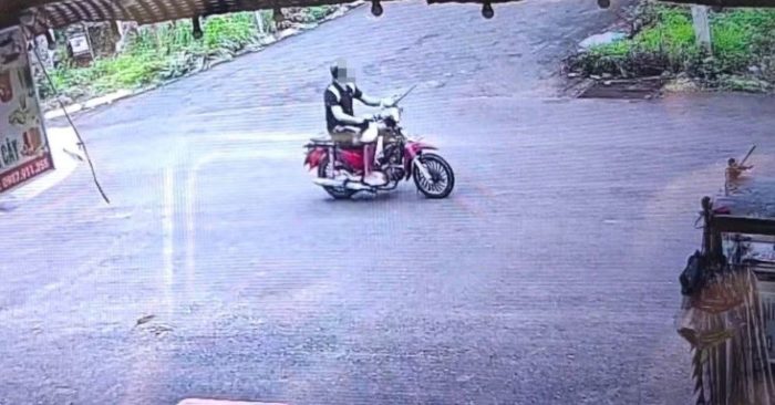 Bệnh nhân tâm thần trốn viện, xông vào nhà dân cướp xe máy
