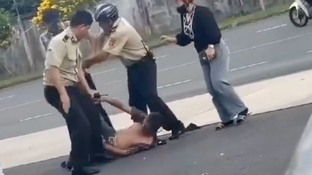 Công an TPHCM lấy lời khai, xác minh clip nhóm bảo vệ đánh người tại Khu chế xuất Tân Thuận, làm rõ diễn biến vụ ẩu đả.