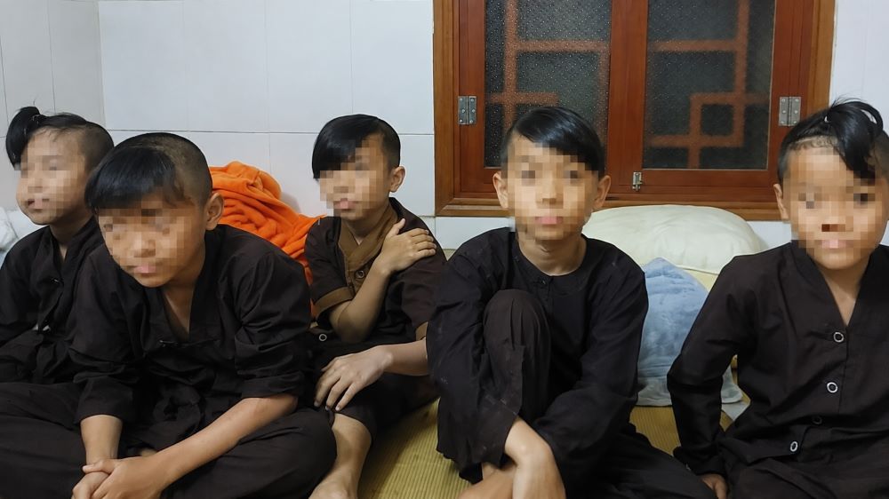 Vụ bạo hành trẻ tại chùa Bầu, Phú Thọ: các cháu kể lại việc bị đánh bằng roi, cơ quan công an đã khởi tố vụ án và bị can.