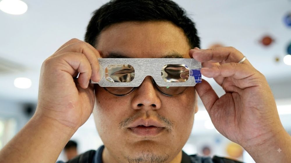 NASA bác bỏ tin đồn Trái đất mất trọng lực trong 7 giây khi xảy ra nhật thực ở châu Âu, khẳng định hành tinh không thể mất trọng lực.