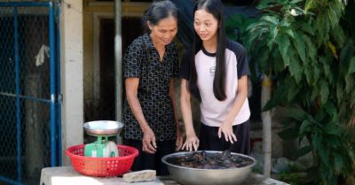 Nữ sinh bán ốc và hành trình thành thủ khoa
