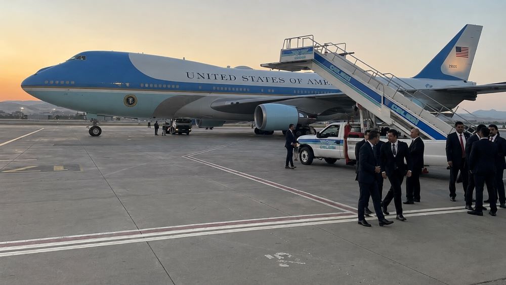 Mật vụ Mỹ buộc phải sơ tán ông Trump khỏi Không lực Một tại Ankara sau cảnh báo nguy cơ tấn công.