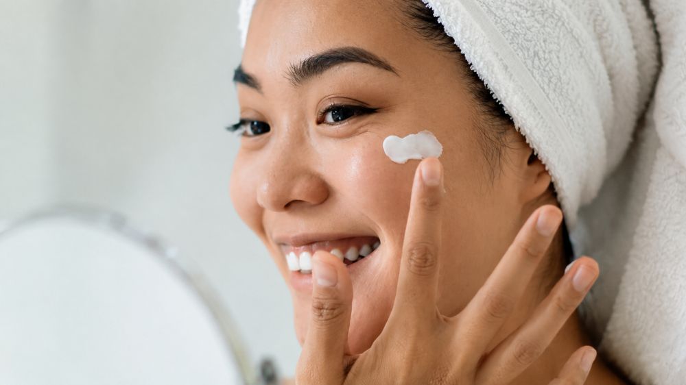5 thói quen giúp bảo vệ collagen, từ chống nắng, ăn uống cân bằng đến tập luyện và chăm sóc da đúng cách, giúp duy trì làn da săn chắc theo thời gian.